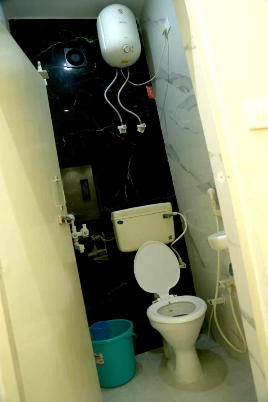 Pyrenees Homestay アーグラ エクステリア 写真