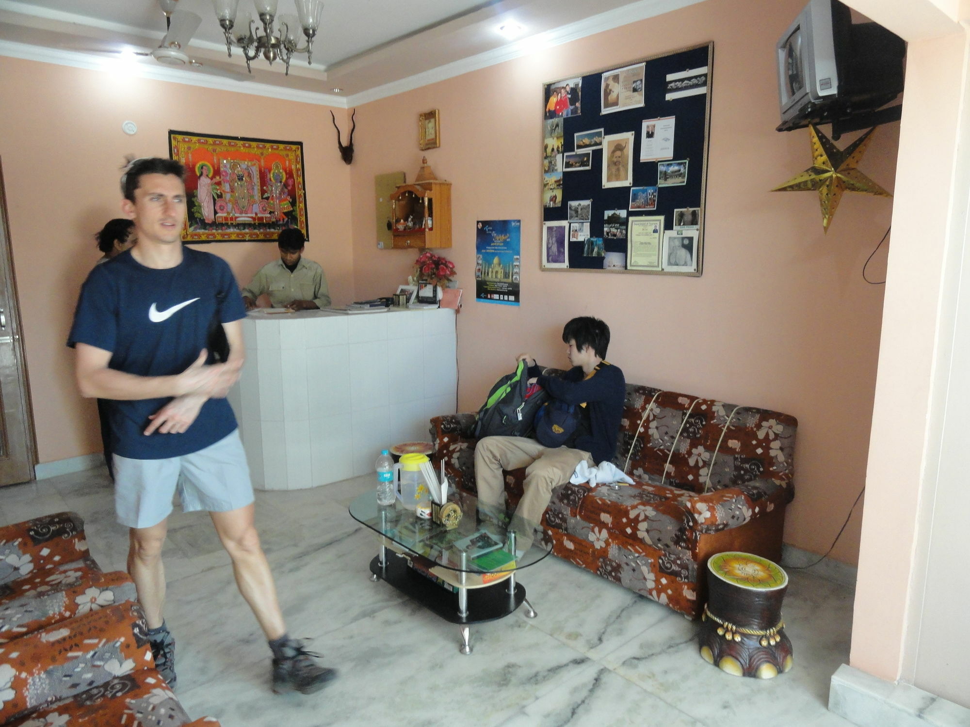 Pyrenees Homestay アーグラ エクステリア 写真